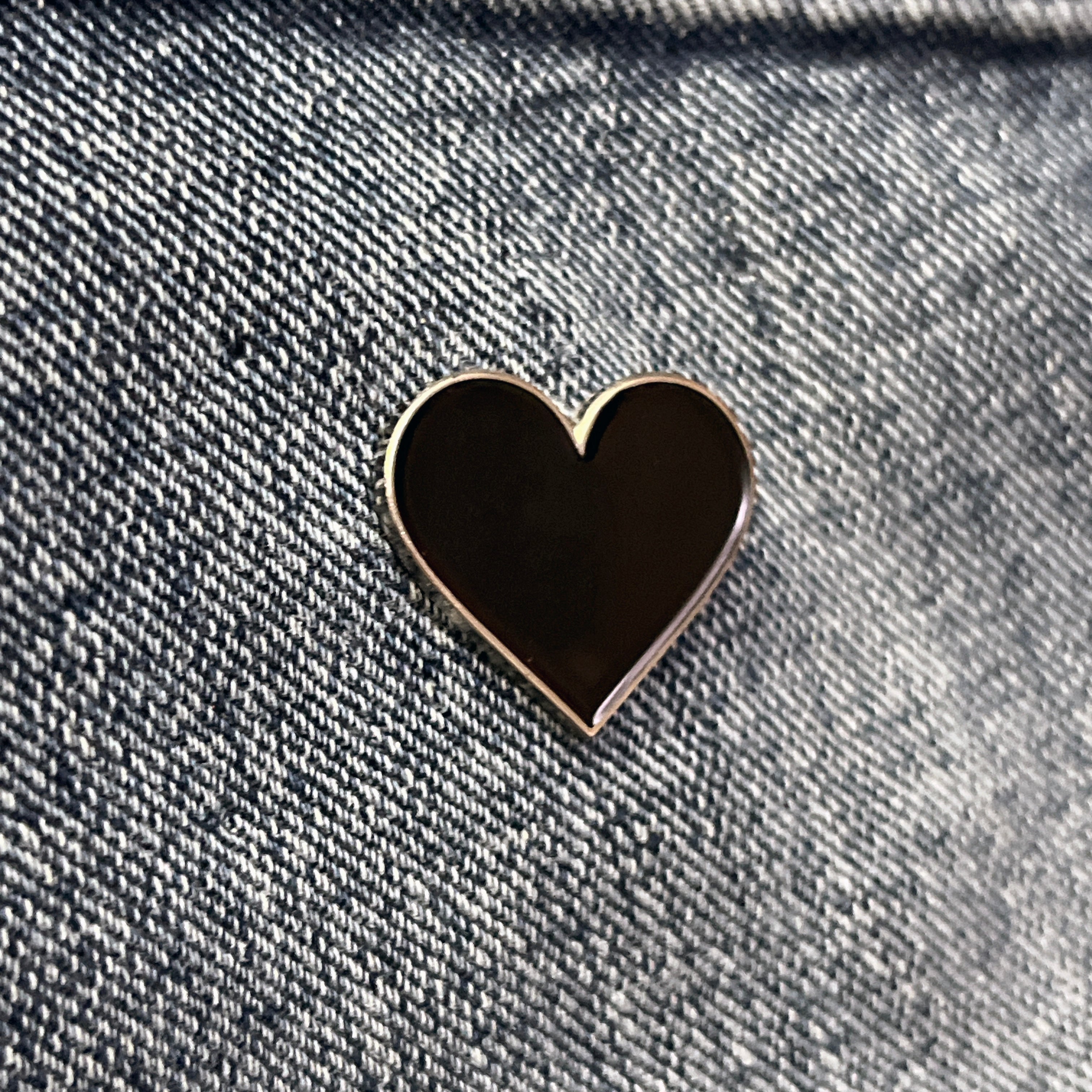 Metal & Enamel Black Heart Pin Badge with Secure Locking Back – PATCHERS