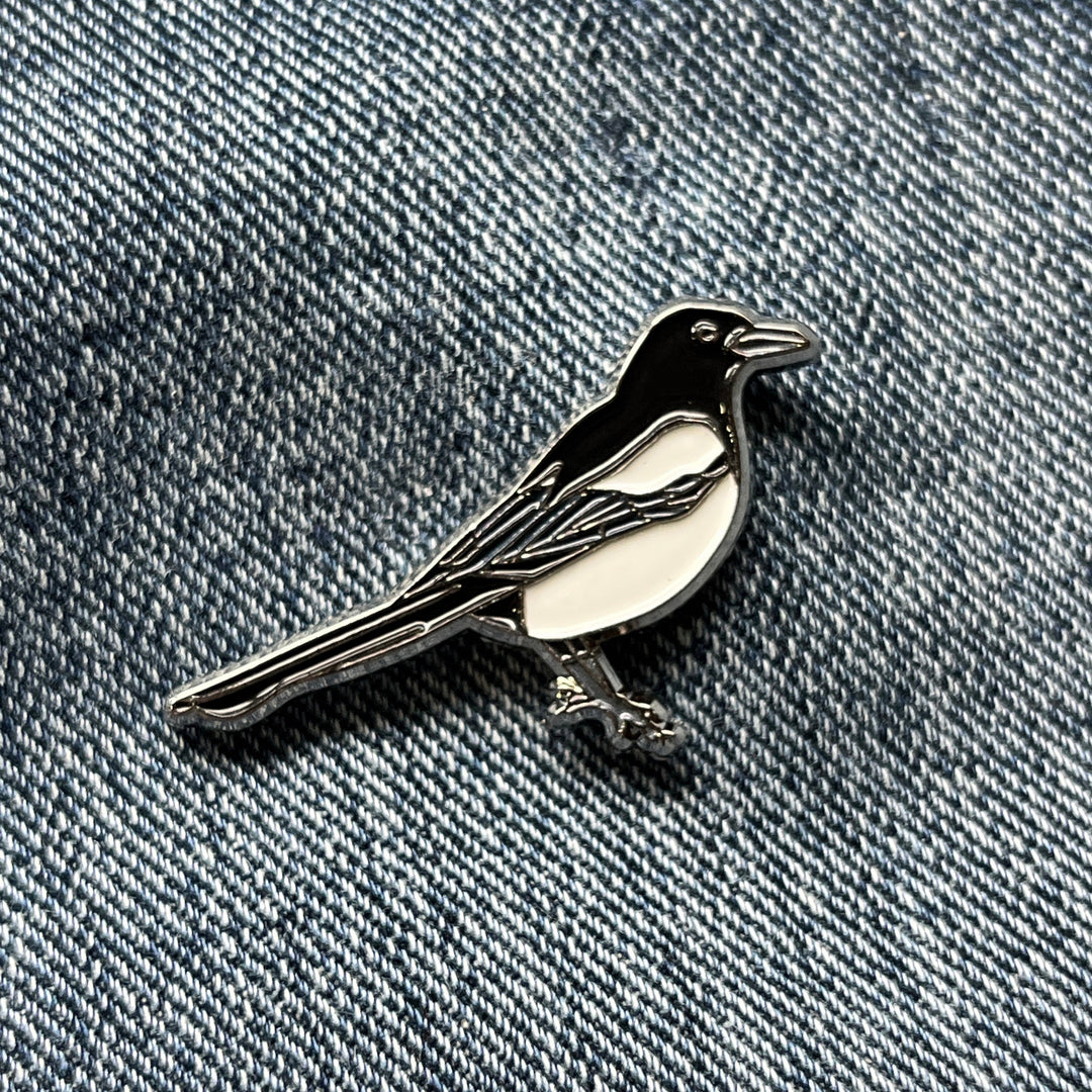 Metal & Enamel Magpie Bird Pin Badge with Secure Locking Back – PATCHERS