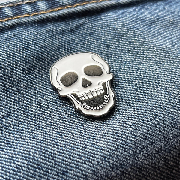 Glow in the Dark Skull Pin Badge - PATCHERS Pin Badge